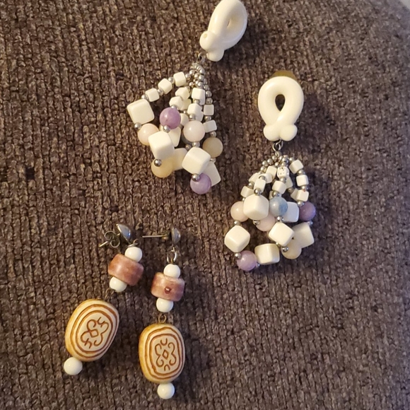 Jewelry - 3 for $20 🤑Vintage plastic earrings(2 pair)